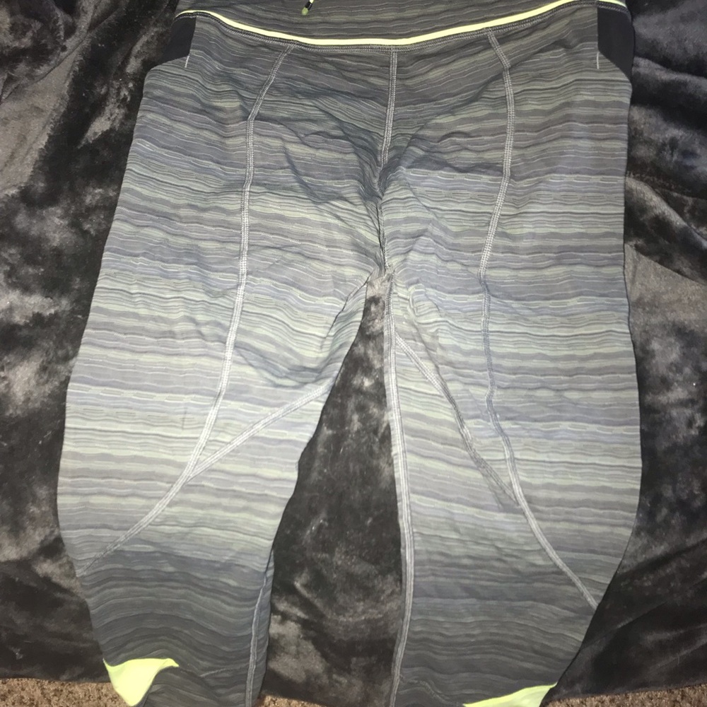 Lululemon size 6, crop leggings